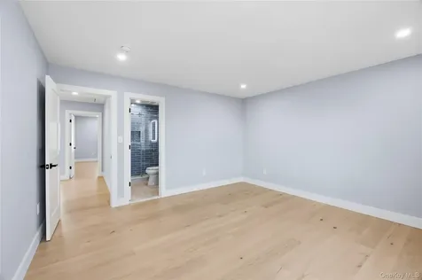 12 Friends Lane Westbury NY 11590