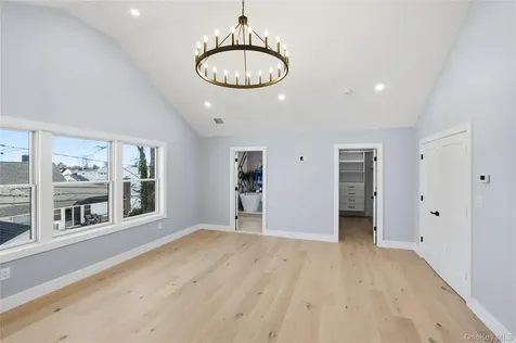 12 Friends Lane Westbury NY 11590