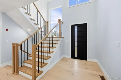 12 Friends Lane Westbury NY 11590