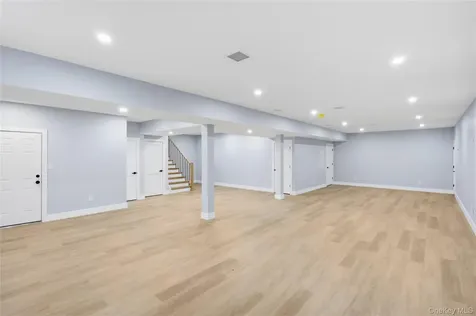 12 Friends Lane Westbury NY 11590