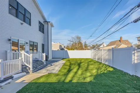12 Friends Lane Westbury NY 11590