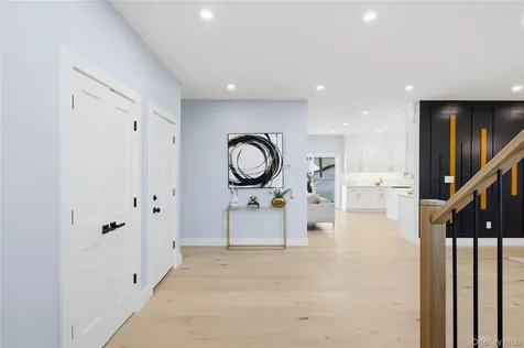 12 Friends Lane Westbury NY 11590