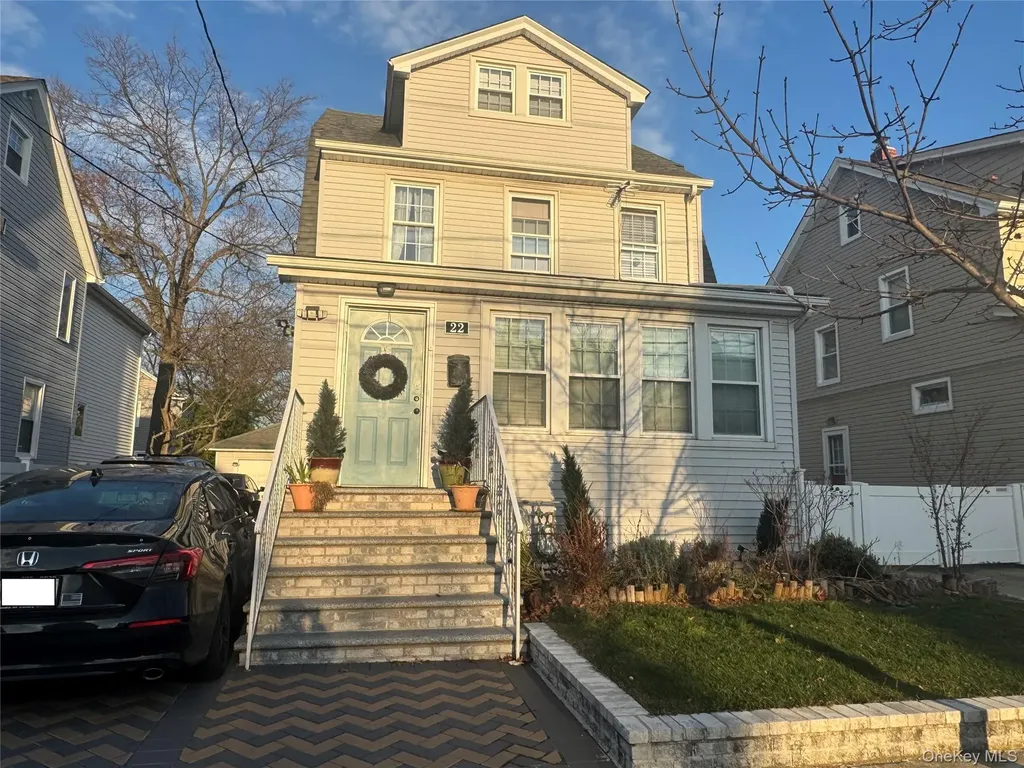 22 Everett Street Lynbrook NY 11563