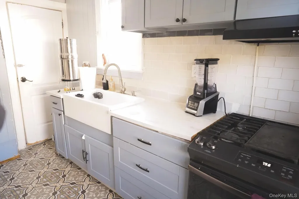 22 Everett Street Lynbrook NY 11563