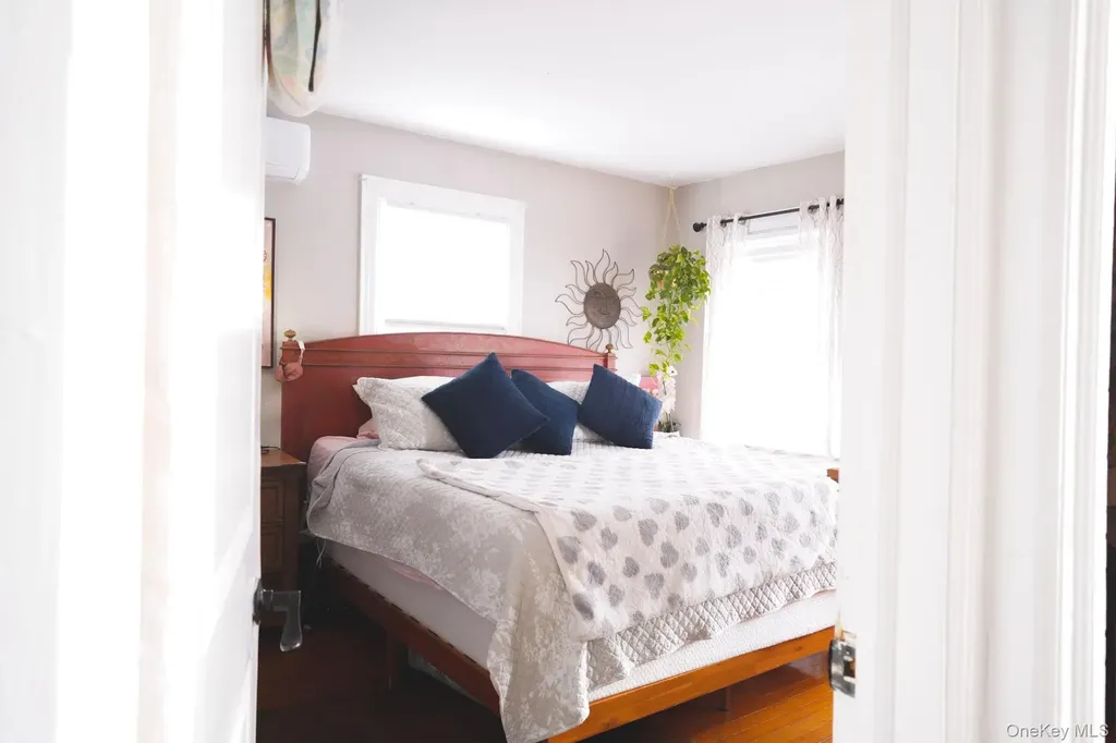 22 Everett Street Lynbrook NY 11563