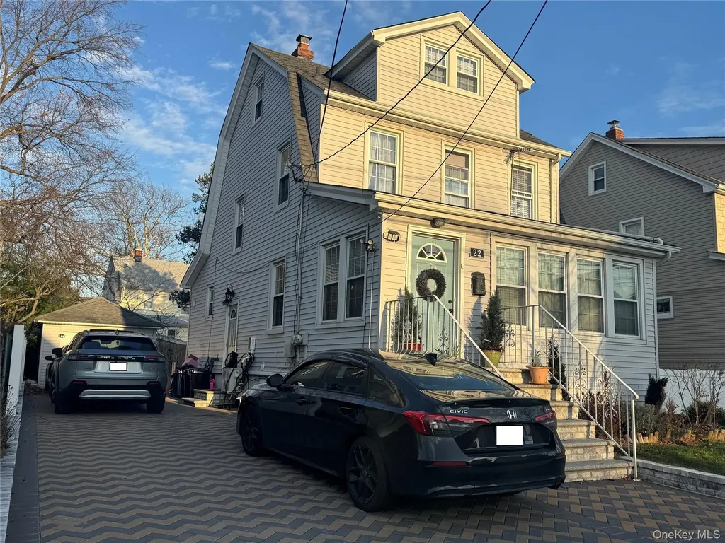 22 Everett Street Lynbrook NY 11563