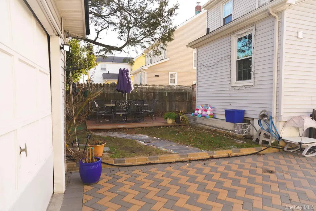 22 Everett Street Lynbrook NY 11563