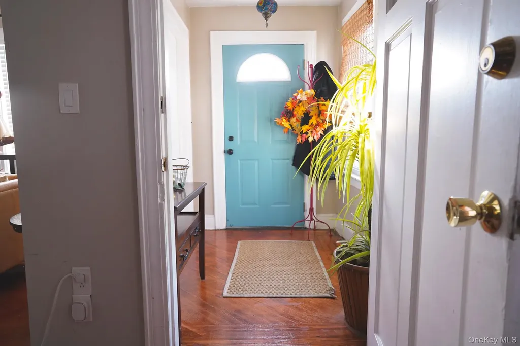 22 Everett Street Lynbrook NY 11563