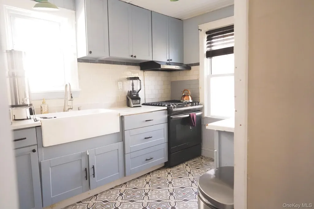 22 Everett Street Lynbrook NY 11563