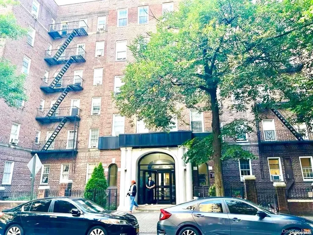 88-11 Elmhurst Elmhurst NY 11373