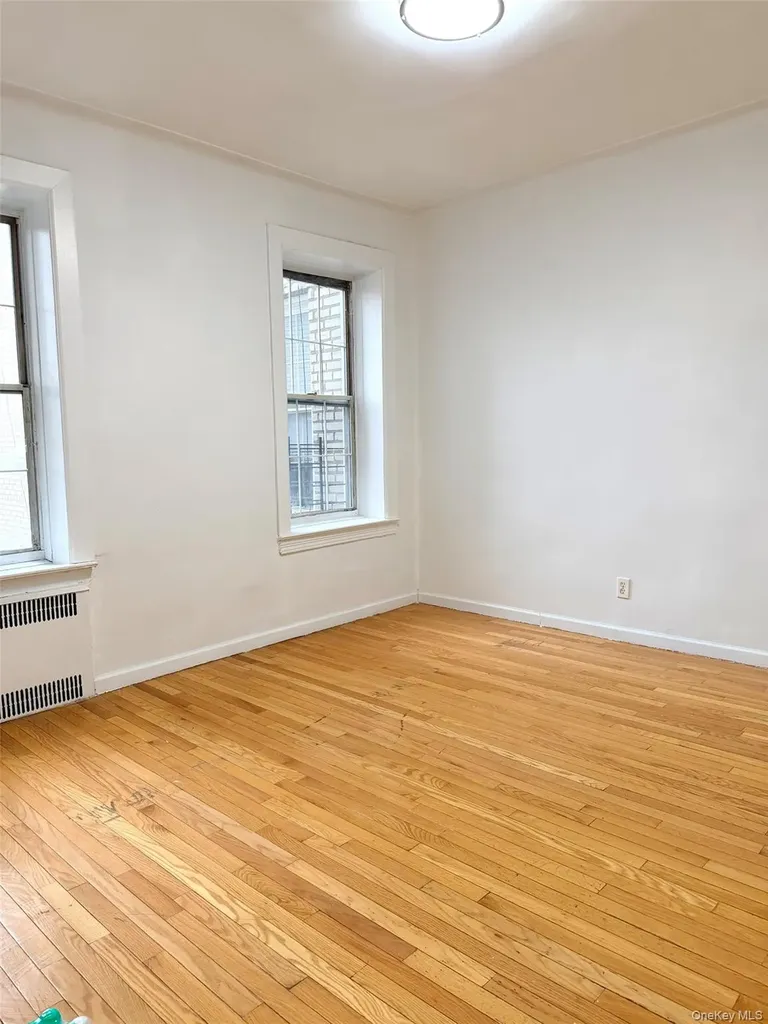 88-11 Elmhurst Elmhurst NY 11373