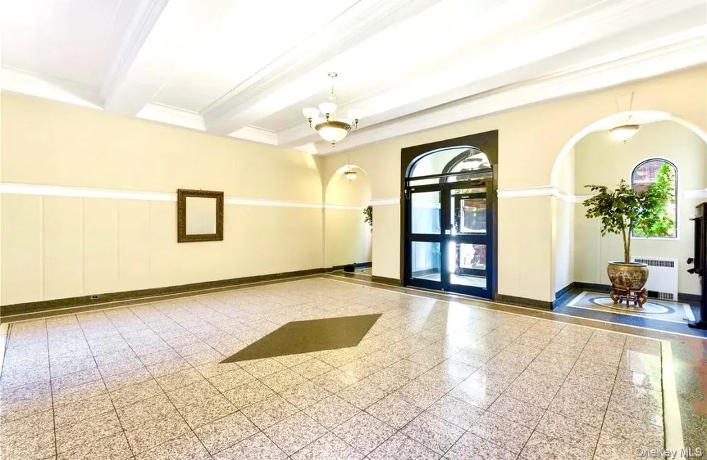88-11 Elmhurst Elmhurst NY 11373