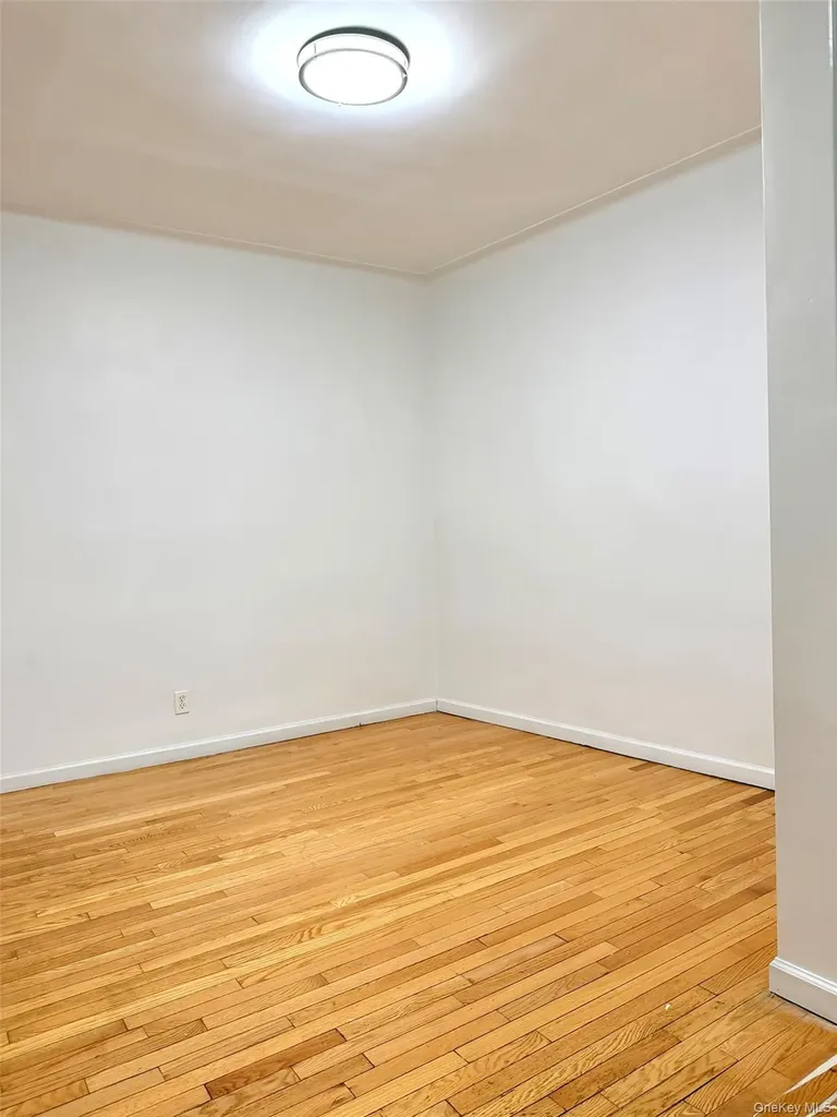 88-11 Elmhurst Elmhurst NY 11373