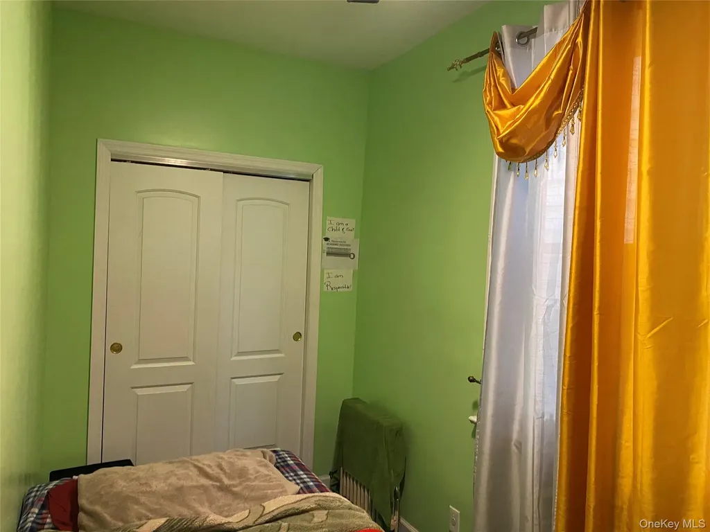 822 E 215th Street Bronx NY 10467