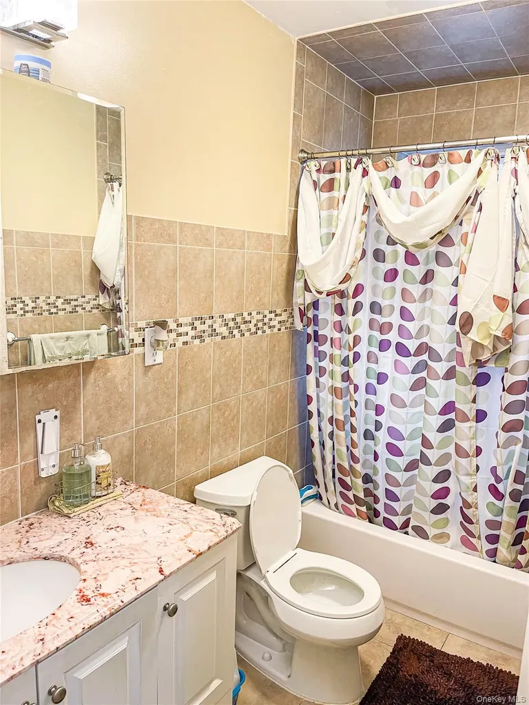 822 E 215th Street Bronx NY 10467