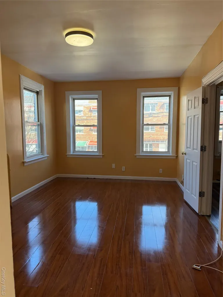 822 E 215th Street Bronx NY 10467