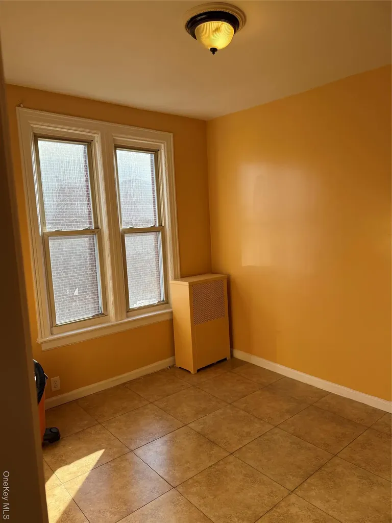 822 E 215th Street Bronx NY 10467