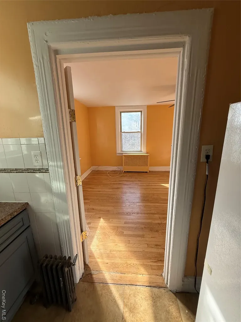 822 E 215th Street Bronx NY 10467