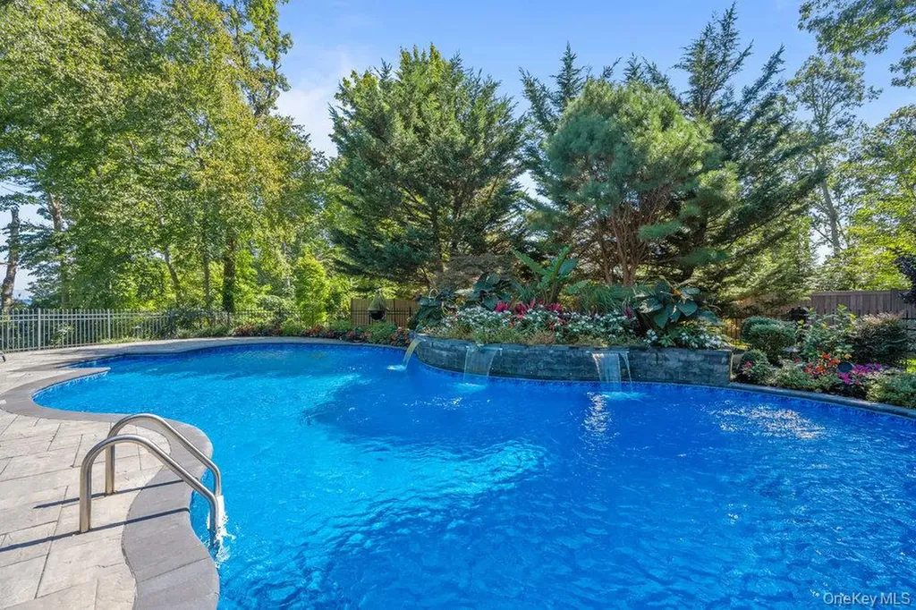 5 Coon Hollow Road Lloyd Harbor NY 11743