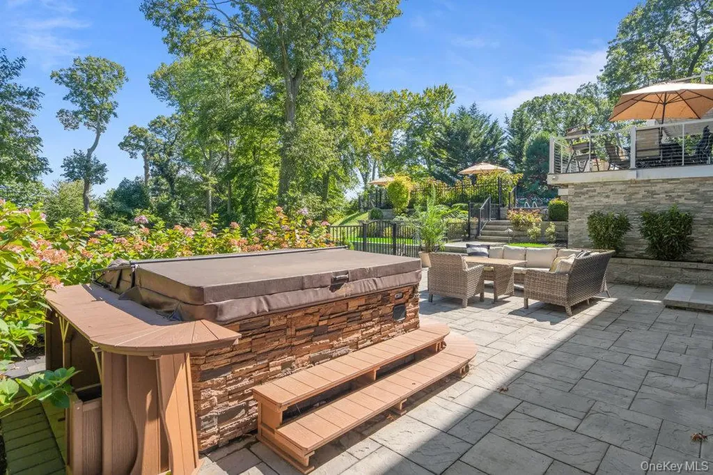 5 Coon Hollow Road Lloyd Harbor NY 11743