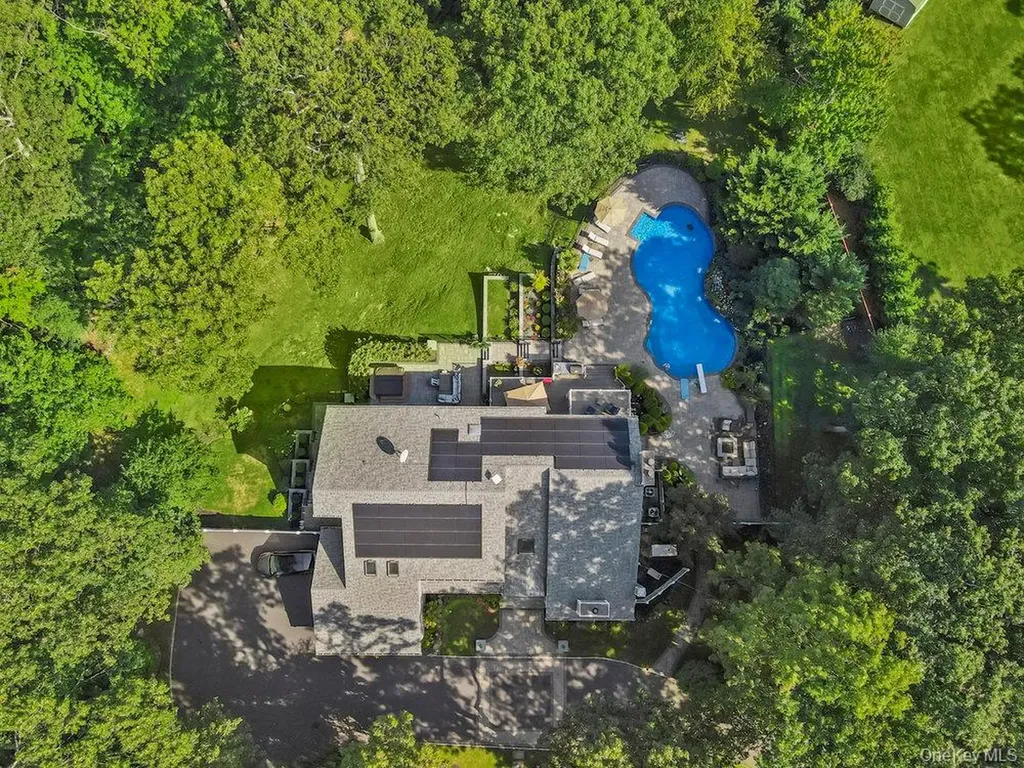 5 Coon Hollow Road Lloyd Harbor NY 11743