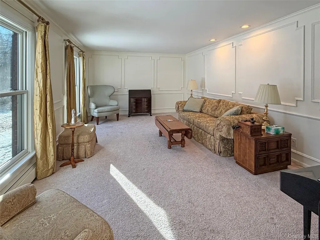 31 Pleasant Ridge Drive Poughkeepsie NY 12603