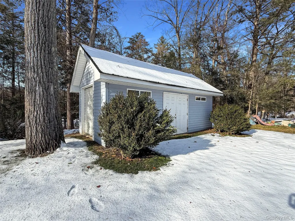 31 Pleasant Ridge Drive Poughkeepsie NY 12603