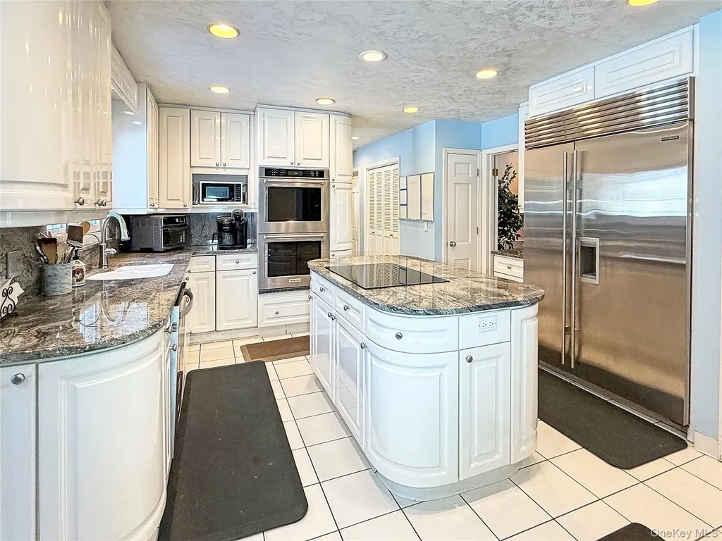 31 Pleasant Ridge Drive Poughkeepsie NY 12603