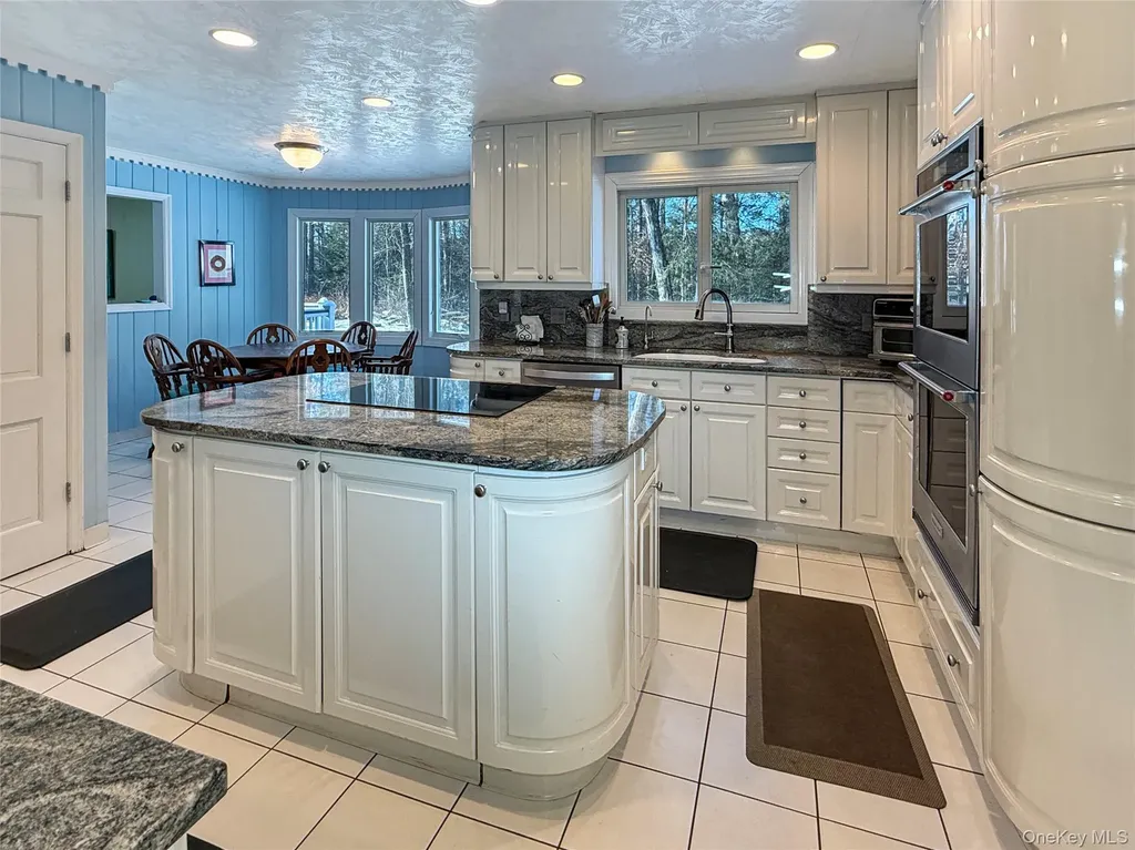 31 Pleasant Ridge Drive Poughkeepsie NY 12603