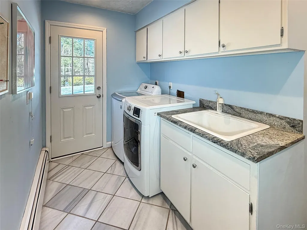 31 Pleasant Ridge Drive Poughkeepsie NY 12603