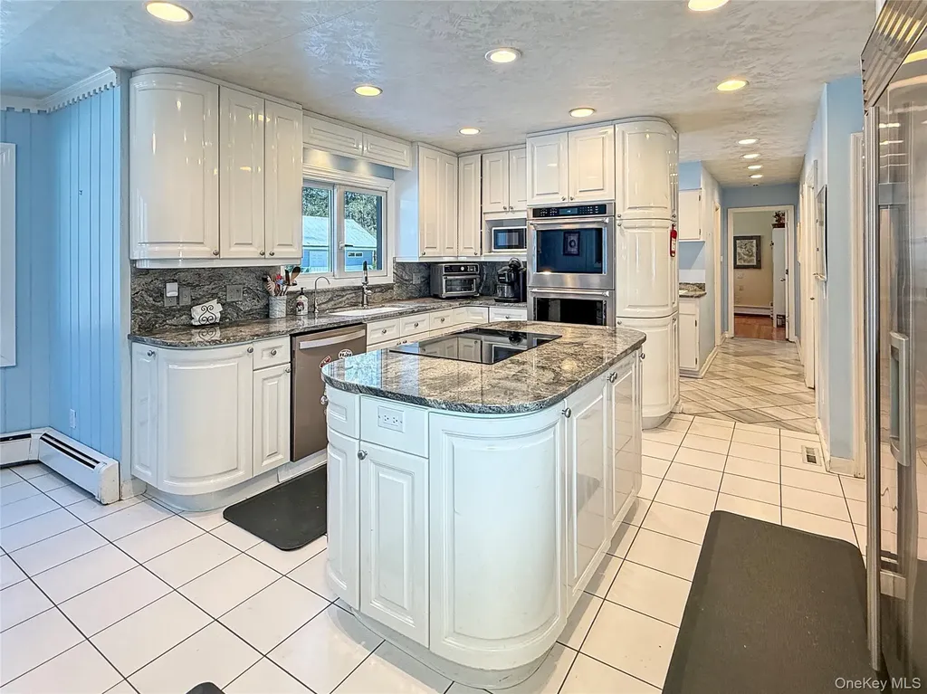 31 Pleasant Ridge Drive Poughkeepsie NY 12603
