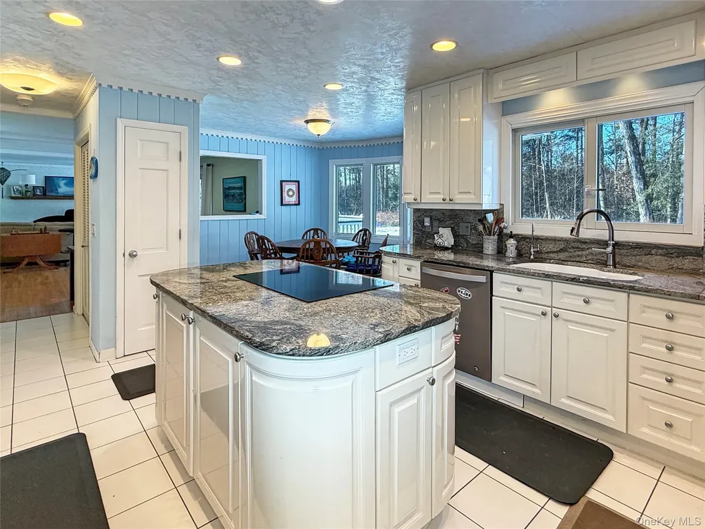 31 Pleasant Ridge Drive Poughkeepsie NY 12603