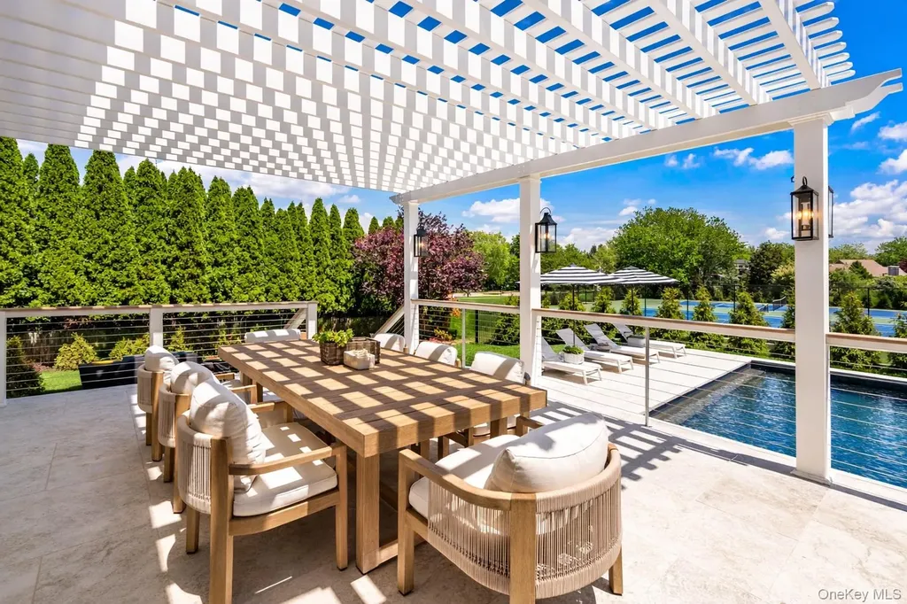 4 Carriage Lane Southampton NY 11968