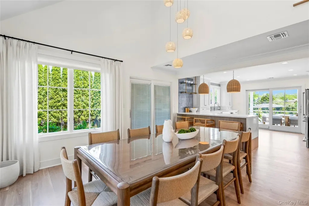 4 Carriage Lane Southampton NY 11968