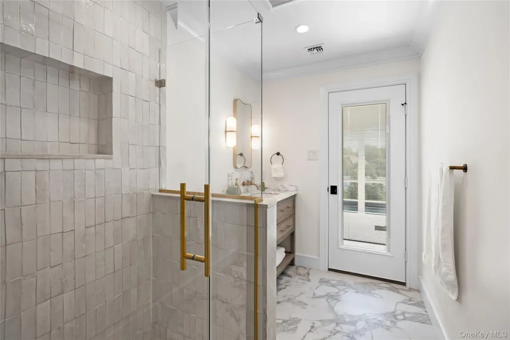 4 Carriage Lane Southampton NY 11968