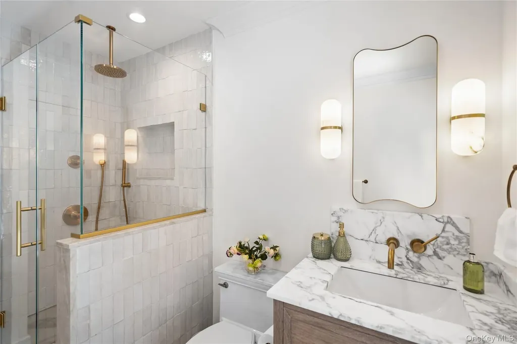 4 Carriage Lane Southampton NY 11968