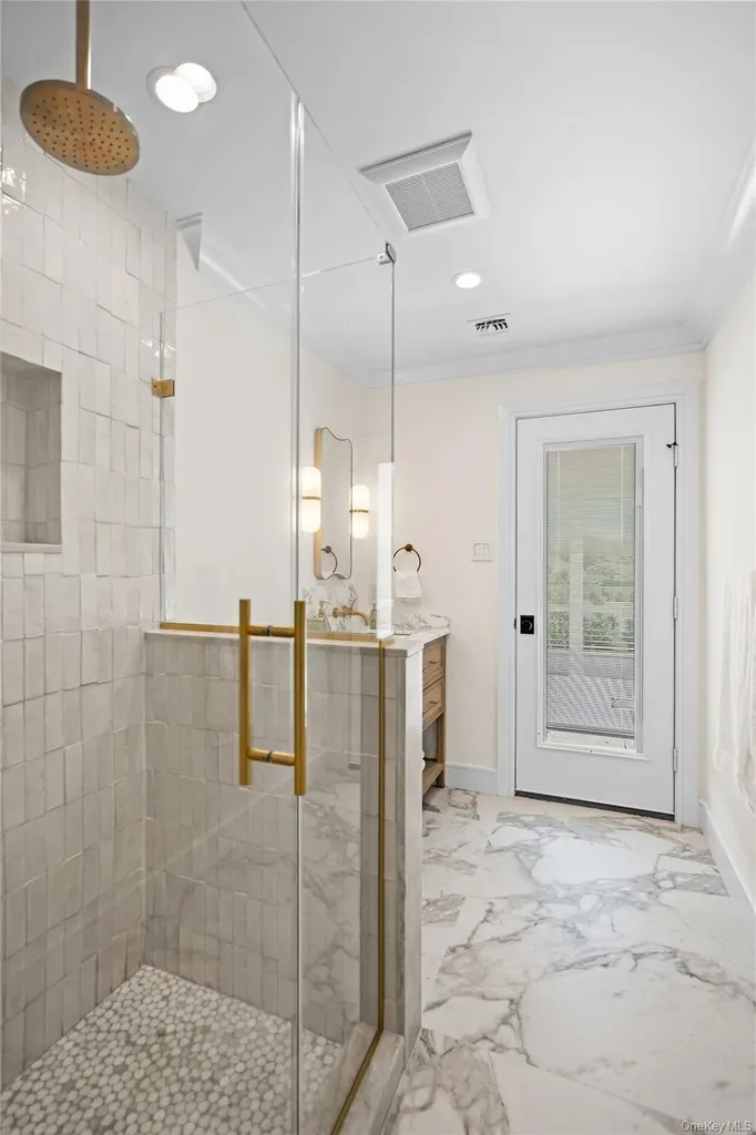 4 Carriage Lane Southampton NY 11968