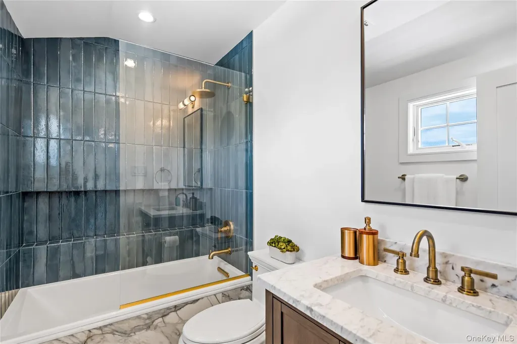 4 Carriage Lane Southampton NY 11968