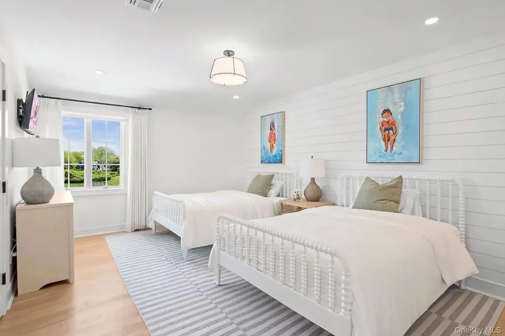 4 Carriage Lane Southampton NY 11968