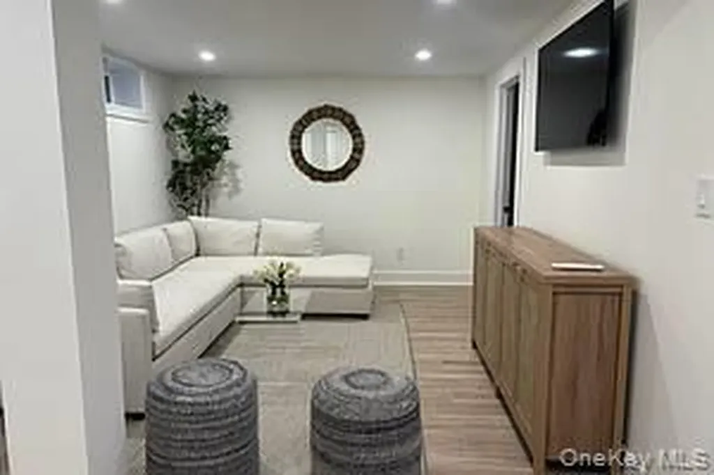 4 Carriage Lane Southampton NY 11968
