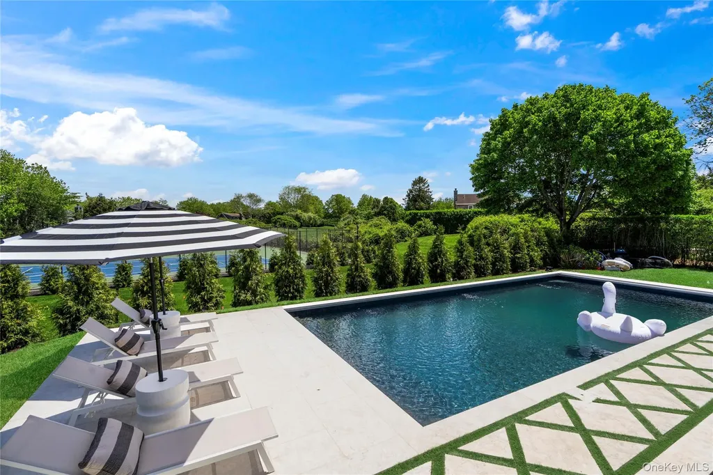 4 Carriage Lane Southampton NY 11968