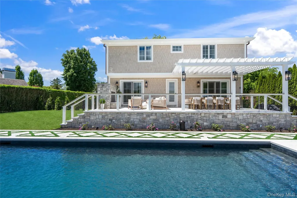 4 Carriage Lane Southampton NY 11968