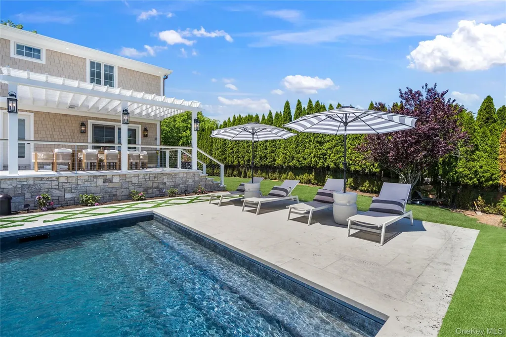 4 Carriage Lane Southampton NY 11968