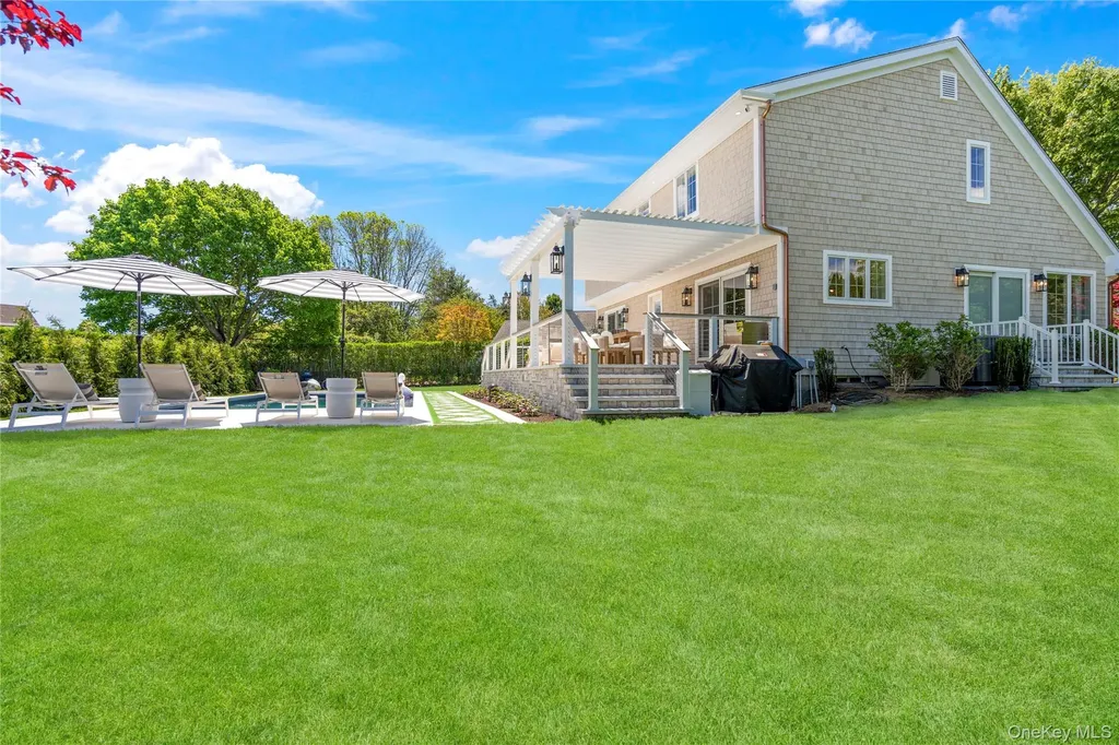 4 Carriage Lane Southampton NY 11968