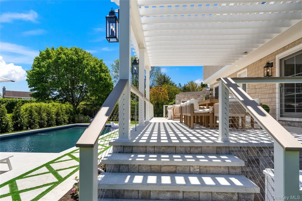 4 Carriage Lane Southampton NY 11968