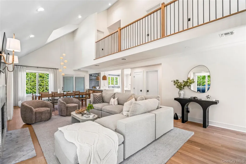 4 Carriage Lane Southampton NY 11968