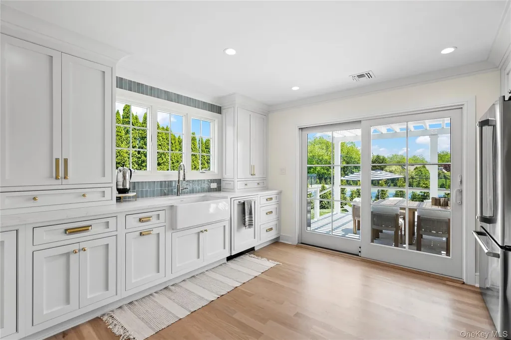 4 Carriage Lane Southampton NY 11968