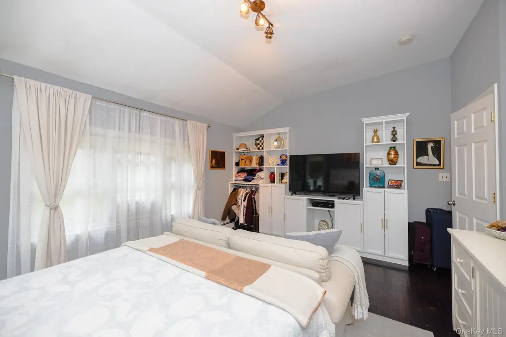 94 Kings Drive Riverhead NY 11901