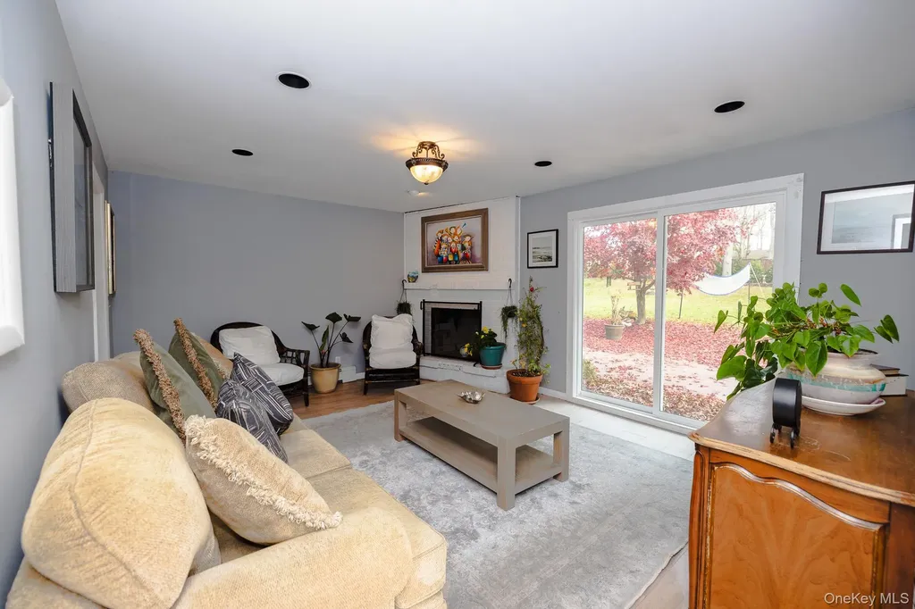 94 Kings Drive Riverhead NY 11901