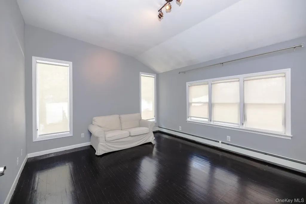 94 Kings Drive Riverhead NY 11901